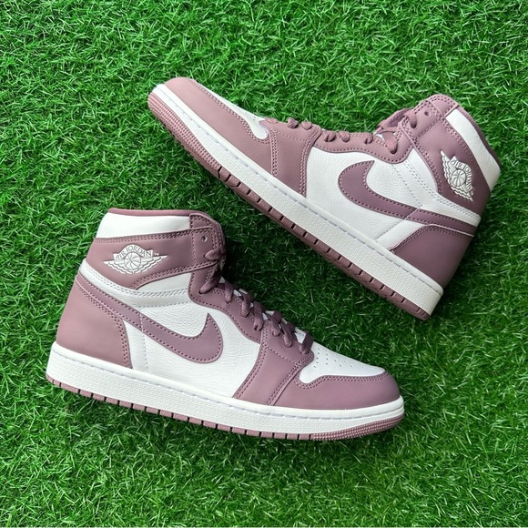 Nike Air Jordan 1 Retro High Og DZ5485 105 White / Sky J Mauve - Picture 8 of 10